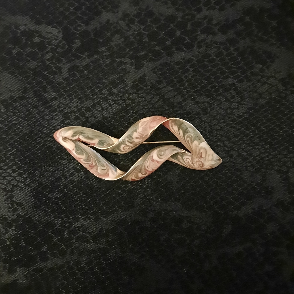 Vintage Enamel Brroch